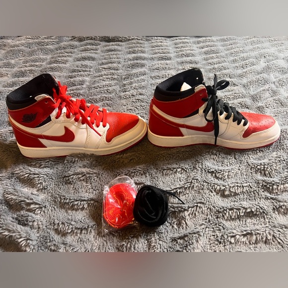 Like new Nike Air Jordan retro OG heritage sneakers - Picture 4 of 6